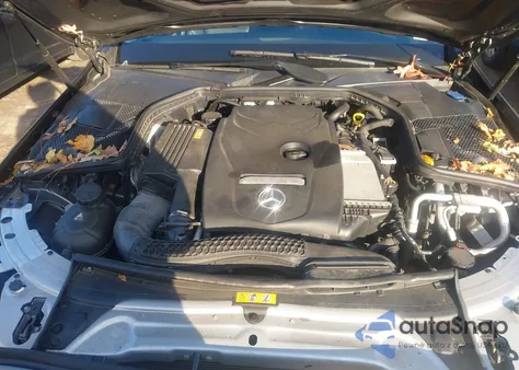 2017 Mercedes-Benz C 300 4Matic z USA, uszkodzony, nr VIN 55SWF4KB1HU184388